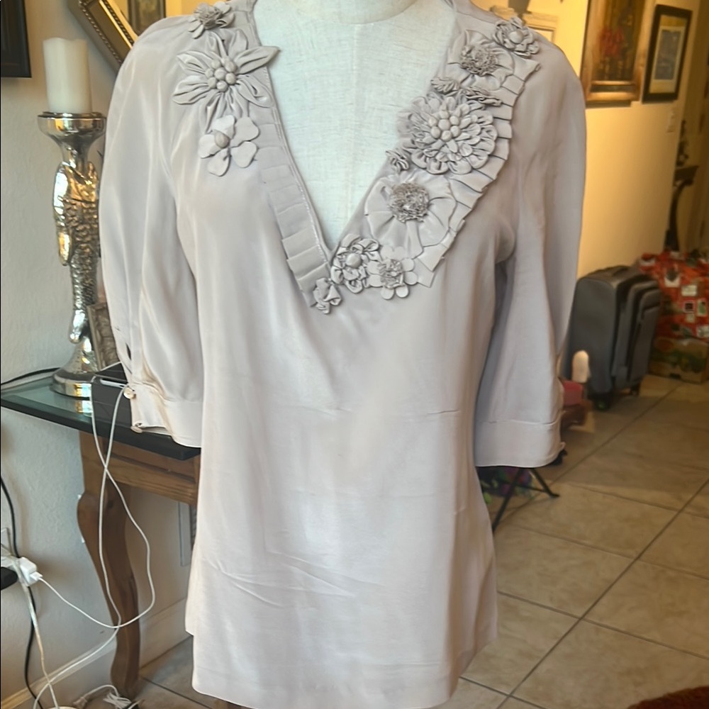 Trina Turk Elegant Floral Embellished Women's VNeck 3/4 length sleeve Top